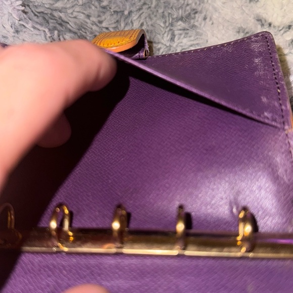 Men’s or Women’s Louis Vuitton Epi Passport Holder in Excellent condition! - Picture 12 of 12